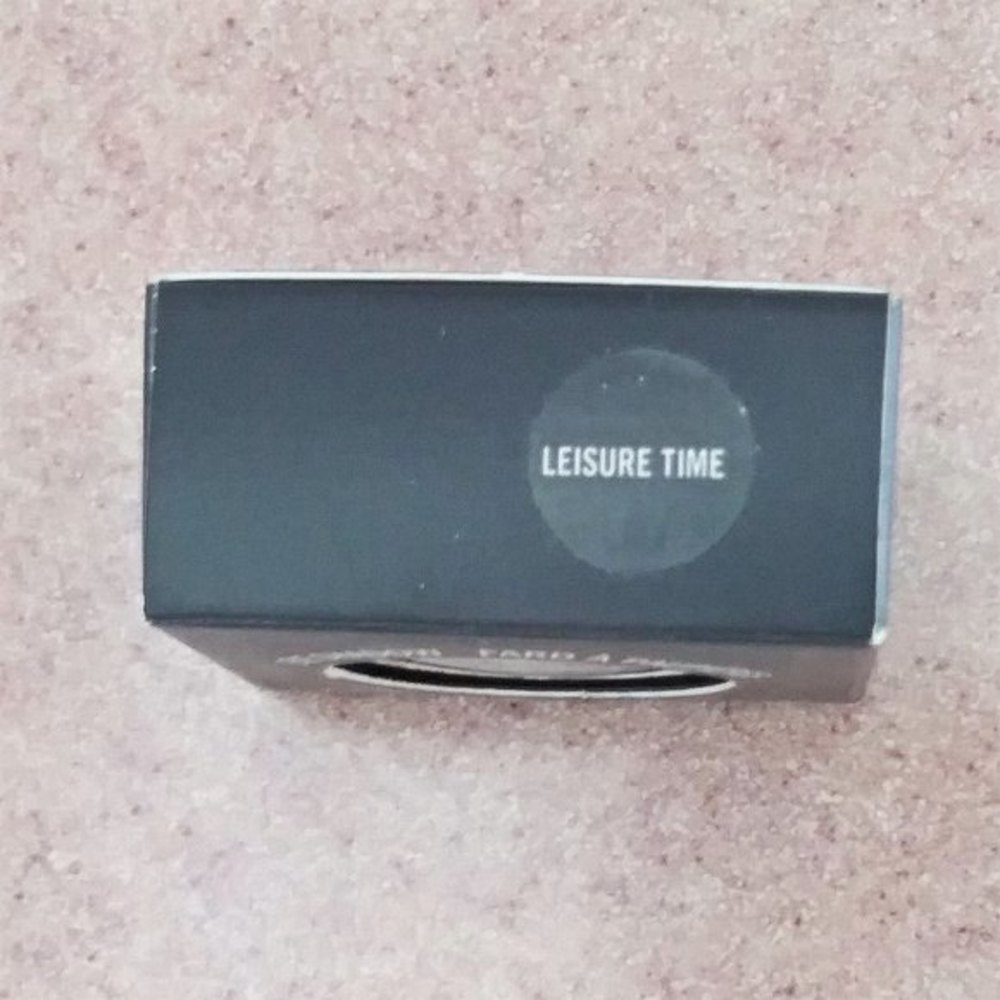 New Mac Leisure Time Brown Bronze Eye Shadow *Rare* - Discontinued - Picture 2 of 2